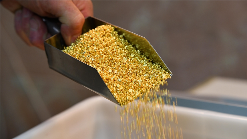 Mali signs deal to build gold refinery with Russia