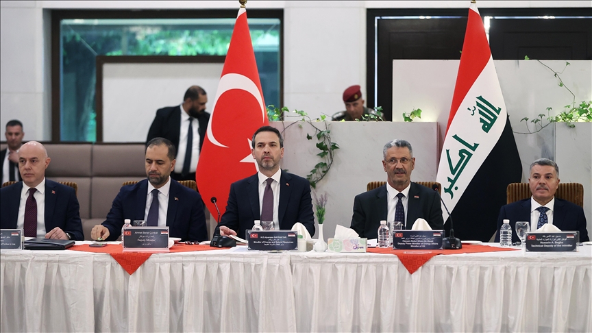 وزير الطاقة التركي يلتقي وزير النفط العراقي في بغداد 