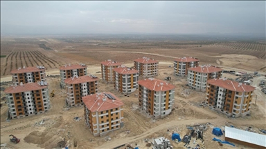 Şanlıurfa'da deprem konutlarının inşası sürüyor