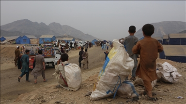 Pakistan ve İran'daki Afgan düzensiz göçmenlerden ülkesine dönenlerin sayısı 500 bine yaklaştı