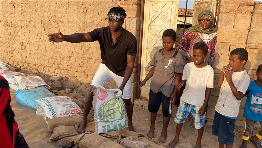 Turkish charity donates humanitarian aid to flood victims in Somalia