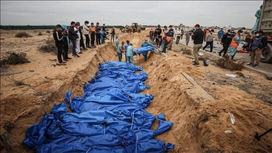 Trupat e 111 palestinezëve të vrarë nga Izraeli varrosen në varr masiv në Khan Younis