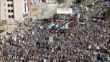 آلاف اليمنيين يتظاهرون بعدة محافظات دعما لغزة