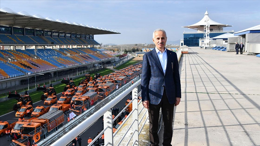 Ulaştırma ve Altyapı Bakanı Uraloğlu: Kış lastiğinizi takın; unutmayın, doğru lastik seçimi sizi yola ve hayata bağlar