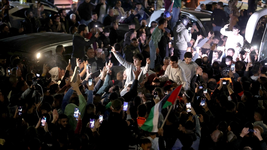 33 طفلا فلسطينيا محررا بالجولة الثانية من صفقة التبادل مع إسرائيل (إطار)