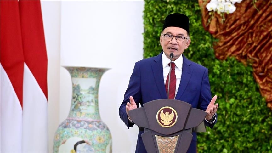Malaysian, Thai premiers meet at border point to boost trade, connectivity