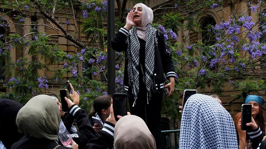 Avustralya'da eylemciler Filistin'e destek gösterisinde ABD'nin istihbarat tesisine giden yolu kapattı