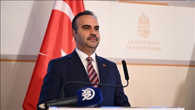 وزير الصناعة التركي يلتقي وزيرة التكنولوجيا المتقدمة الإماراتية في أنقرة