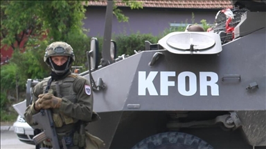 Komandanti i KFOR-it zhvillon bisedë telefonike me shefin e Forcave të Armatosura të Serbisë