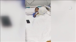 Тригодишниот Ахмед кој ги загуби двете нозе, остана и без своето семејство во израелските напади на Газа