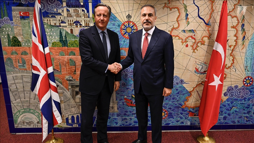 وزير خارجية تركيا يلتقي عدداً من نظرائه في بروكسل