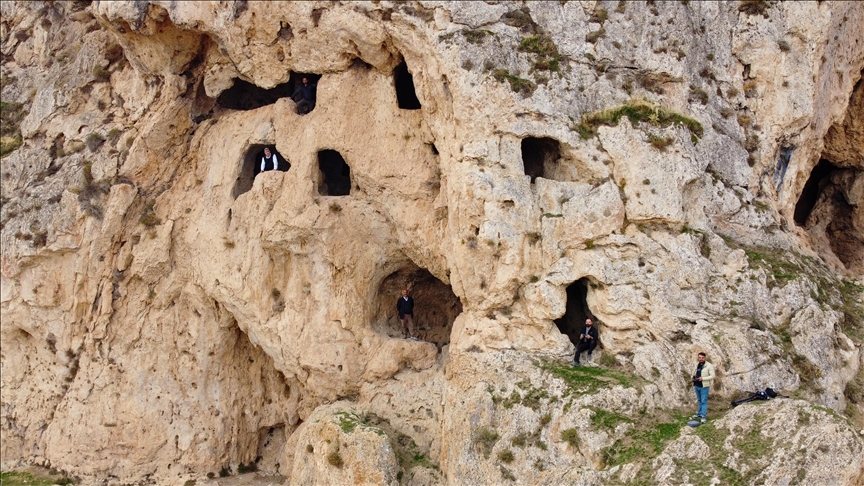غارهای وان در مدار توجه طبیعت‌گردان و باستان‌شناسان 