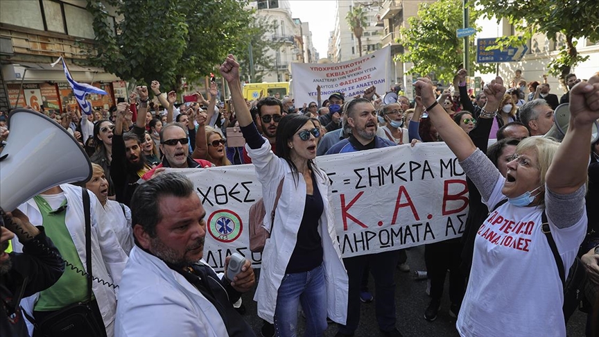 Yunanistan'da kamu çalışanı doktor ve sağlık personeli 2 günlük greve gidiyor