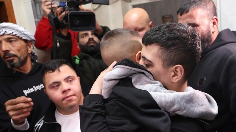 Releasing the youngest Palestinian prisoner in Israeli occupation prisons and reuniting him with his family