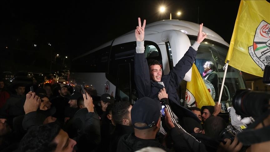 Israël libère les prisonniers palestiniens dans le cadre de l’accord d’échange de prisonniers