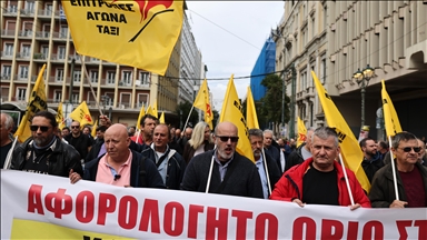 Taxi drivers in Athens announce new strike over government’s tax reform proposal