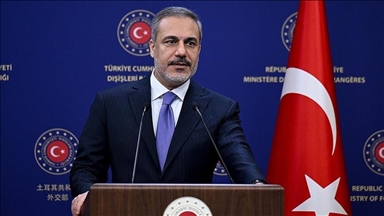 Турскиот министер за надворешни работи со билатерални средби на маргините на состанокот на НАТО