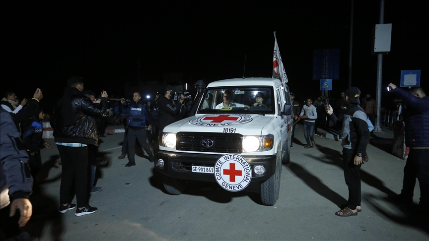 Hamasi i dorëzon Kryqit të Kuq 10 pengje izraelite dhe 4 tajlandezë në Gaza