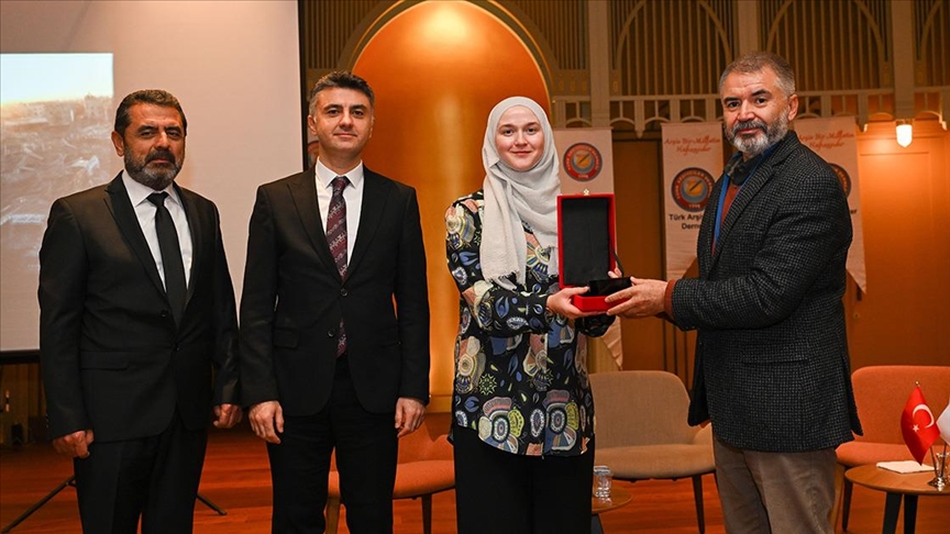 “Türkiye Cumhuriyeti’nin 100. Yıl Türk Arşivleri ve Sürdürülebilirliği” etkinliği gerçekleştirildi