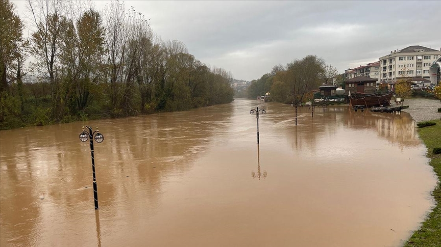 Bartın'da sağanak ve eriyen kar taşkına neden oldu