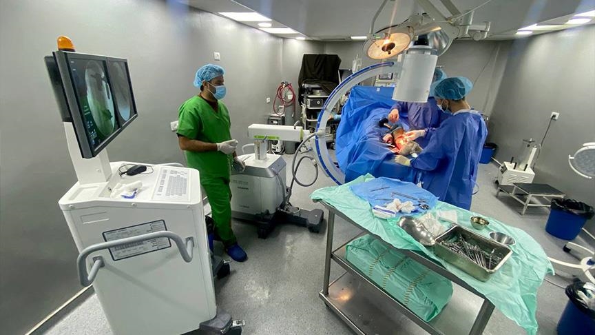 الأناضول ترصد إجراء عمليات جراحية لمصابين شمال قطاع غزة