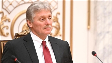 Песков назвал "абсурдным и глупым" решение Болгарии не пропускать борт с Захаровой