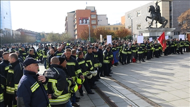 Kosovo: Stotinjak vatrogasaca protestovalo zbog neispunjavanja zahteva