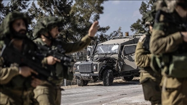 Man rams his car into 2 Israeli soldiers in West Bank, slightly injuring them
