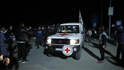 Hamasi i dorëzon Kryqit të Kuq 10 pengje izraelite dhe 4 tajlandezë në Gaza
