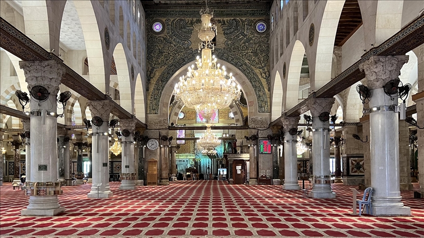 Al-Aqsa Mosque almost empty due to Israeli restrictions