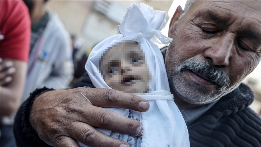 İsrail saldırısında 5 aylık torununu kaybeden Filistinli dededen Arap ülkelerine "petrol" çağrısı