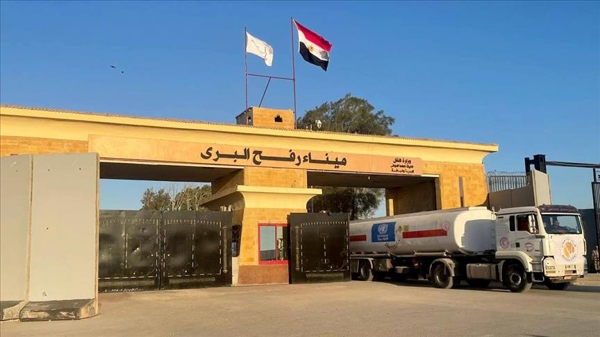 Izraeli ndalon kamionët e ndihmave humanitare për në Gaza pas nisjes së sulmeve të reja