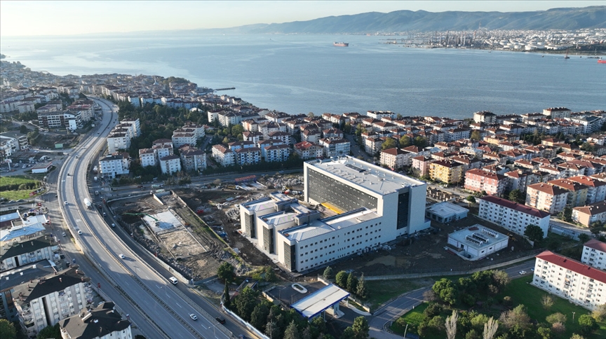 Sismik izolatörlü hastane ve dayanıklı kamu binaları Gölcük'ün deprem direncini artırıyor