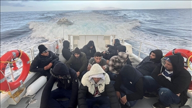 إنقاذ 14 مهاجرا غير نظامي غربي تركيا