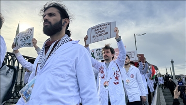 Sağlık çalışanları Gazze için "sessiz yürüyüş" düzenledi