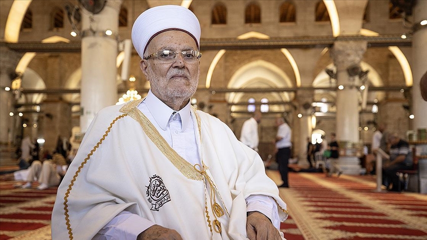 Home of Al-Aqsa Mosque Imam Sheikh Sabri faces demolition as Israel attaches order to building's door