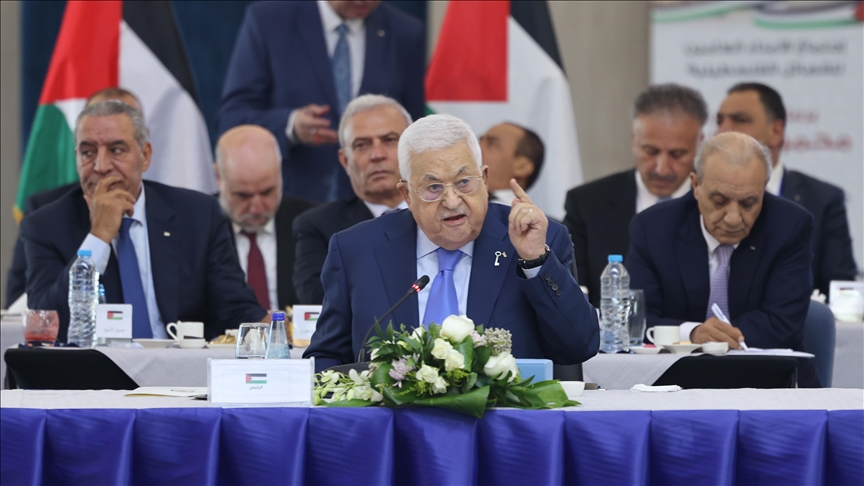 عباس يبحث مع نائبة بايدن تطورات الحرب الإسرائيلية على غزة
