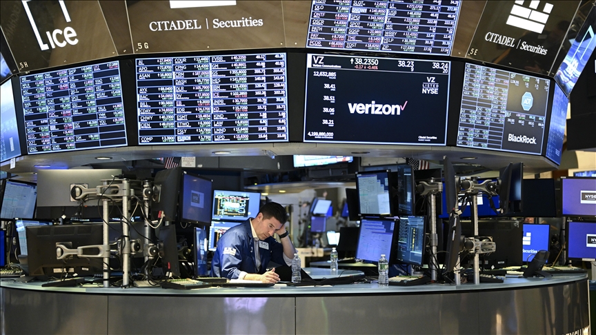 US stocks open Monday lower after 5th straight winning week