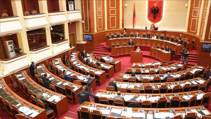 Sërish tensione në seancën e Kuvendit të Shqipërisë