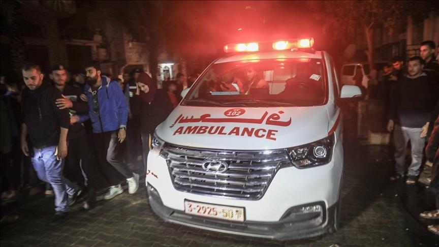 الهلال الأحمر الفلسطيني يعلن انقطاع الاتصال مع طواقمه بغزة