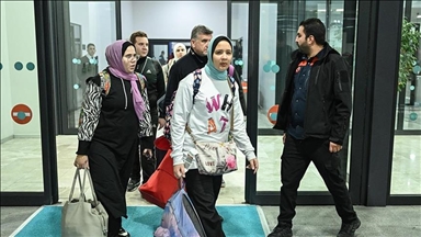 وصول 142 تركيًا إلى إسطنبول بعد إجلائهم من غزة