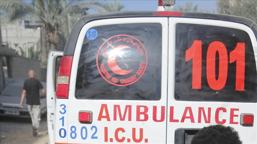 Paramedic injured in Israeli artillery shelling in central Gaza