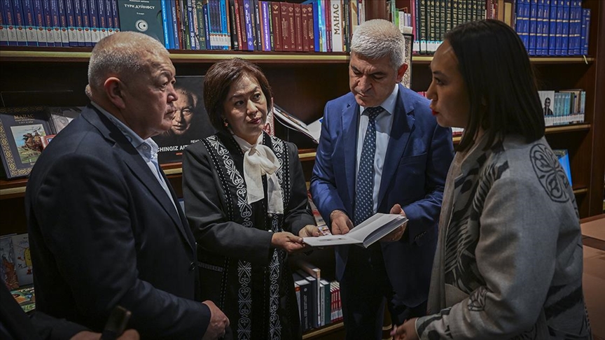 Kırgızistan'ın Ankara Büyükelçiliği ve TÜRKTAV kitap bağış töreni düzenledi