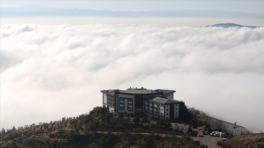 Elazığ sis bulutuyla kaplandı 
