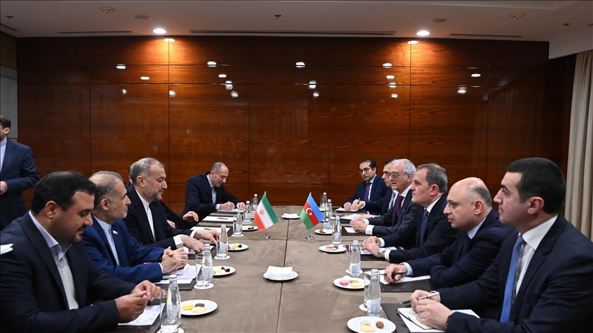 Главы МИД Азербайджан и Ирана обсудили двухсторонние отношения 