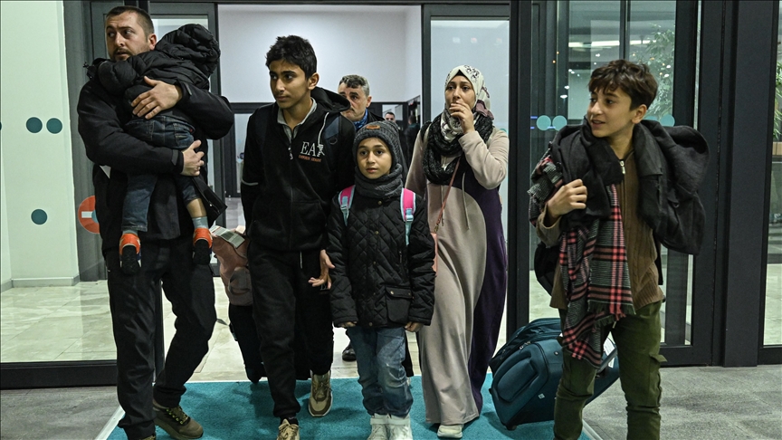 Gazze'den tahliye edilen Türk vatandaşları İstanbul'a geldi