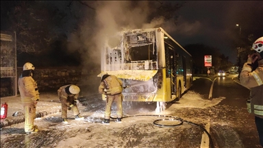 Üsküdar'da İETT otobüsünde çıkan yangın söndürüldü