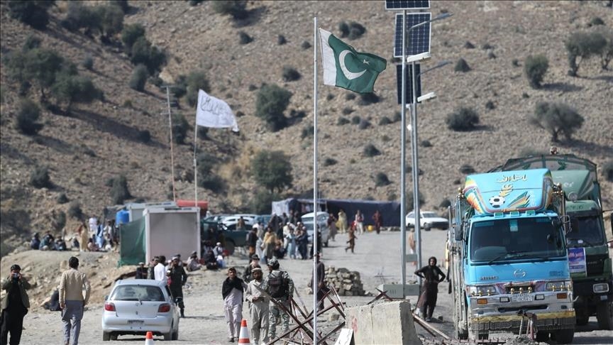 Key Pakistani-Afghan border crossing closed after dispute over gate construction