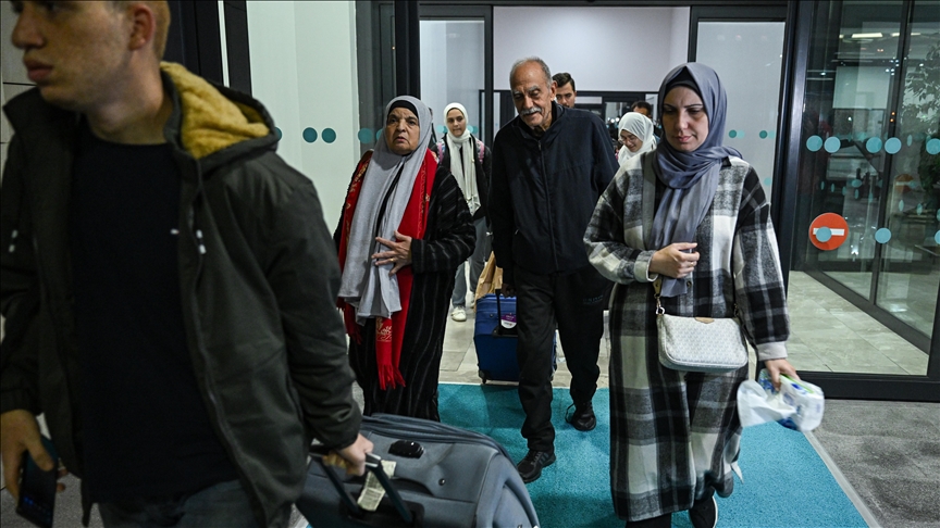 Gazze'den tahliye edilen Türk vatandaşları İstanbul'a geldi