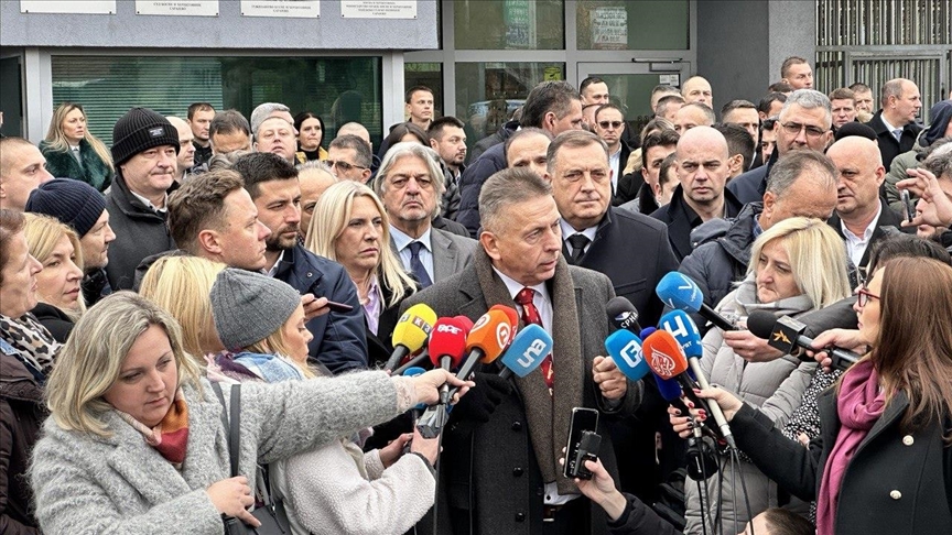 Bosnian Serb leader reiterates his refusal to accept legality of Bosnia's High Representative 